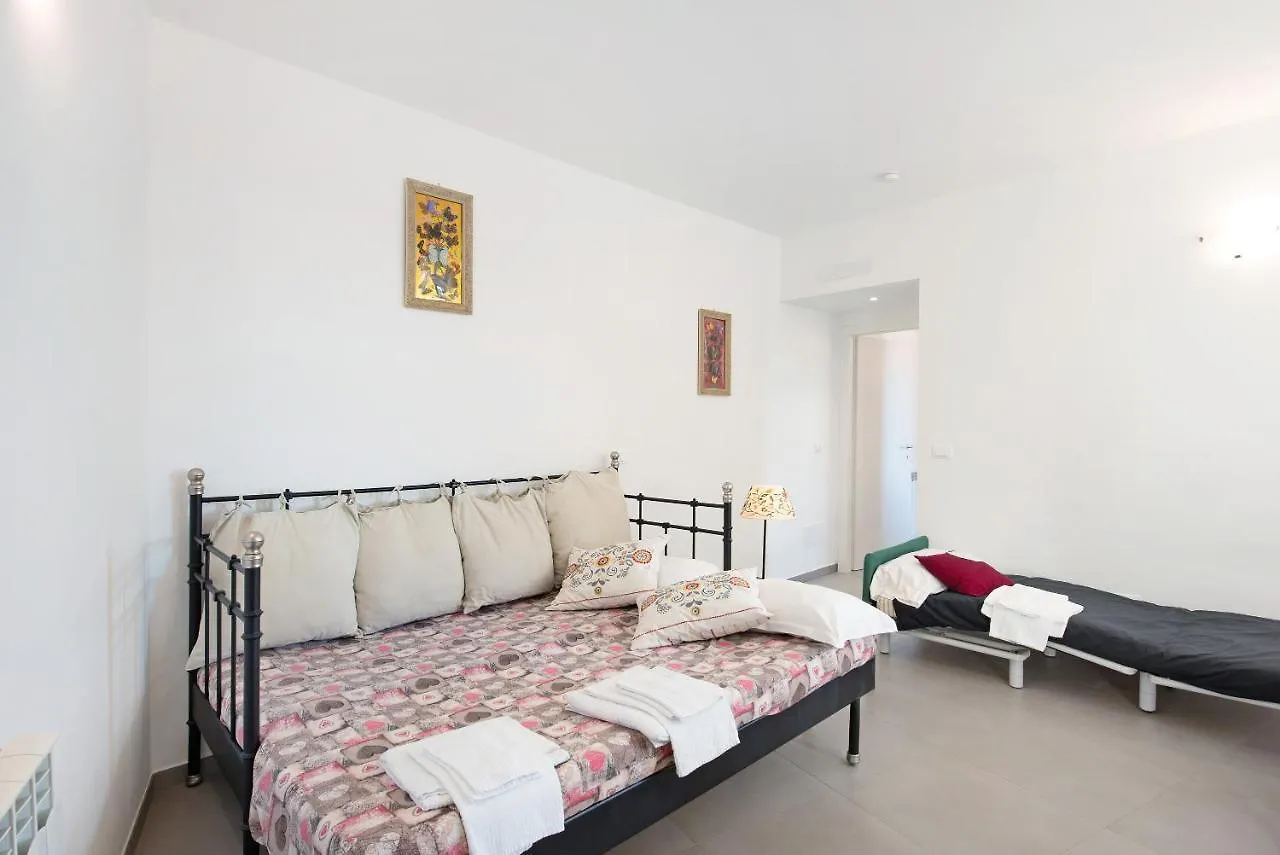 Valeria 3- Arenzanohost Apartment 0*, Arenzano Italy