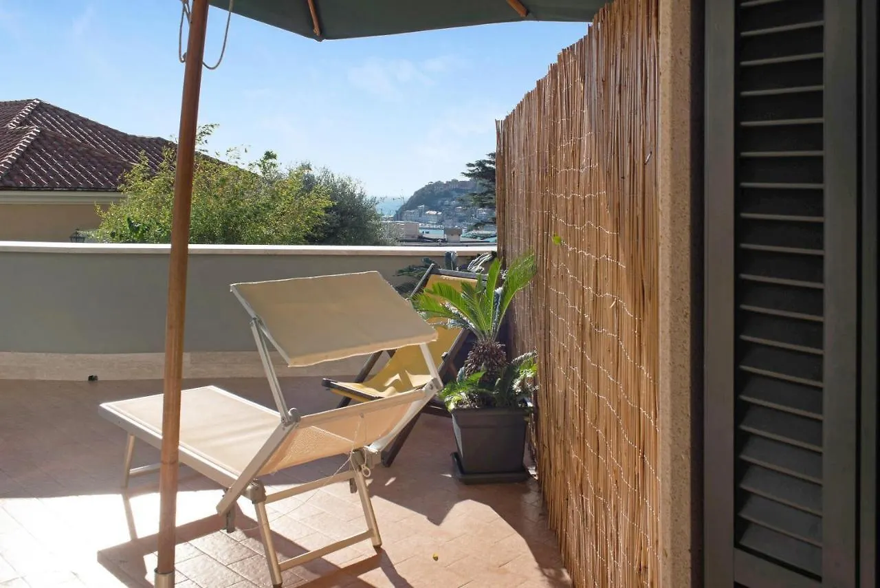 Valeria 3- Arenzanohost Apartment Italy
